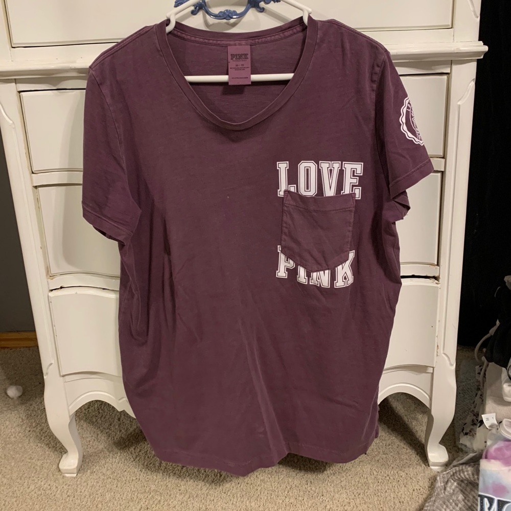 pink t-shirt